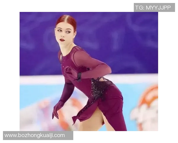 杨颖与足球明星的亲密瞬间揭示运动与时尚的完美结合