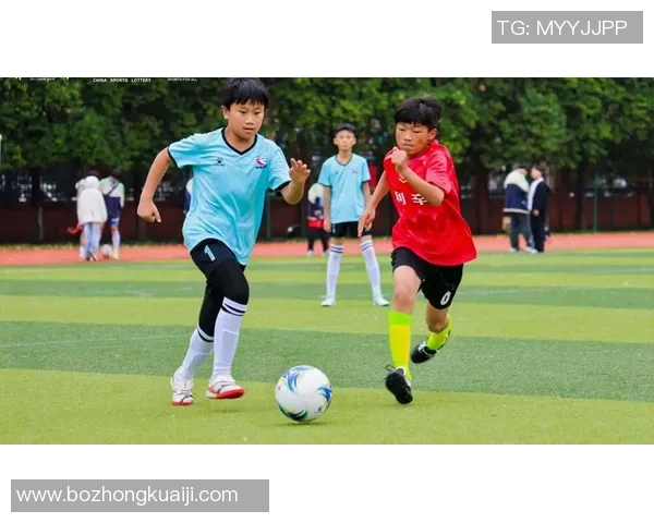 从校园到绿茵场念过大学的足球明星们的成长之路